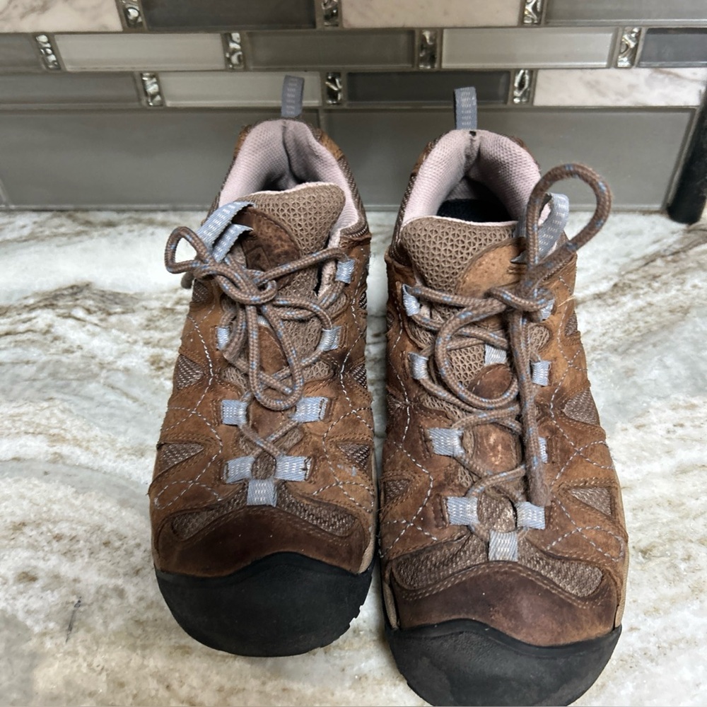 Keen Shasta Brown  Women Low Top Hiker Size  9 Hiking Shoe Leather Waterproof.